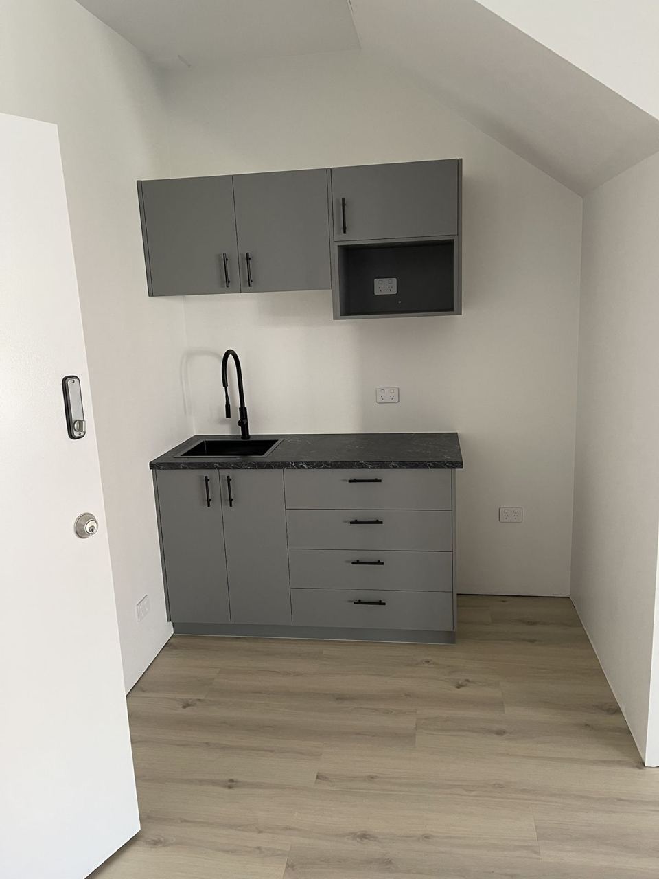 Commercial kitchenette