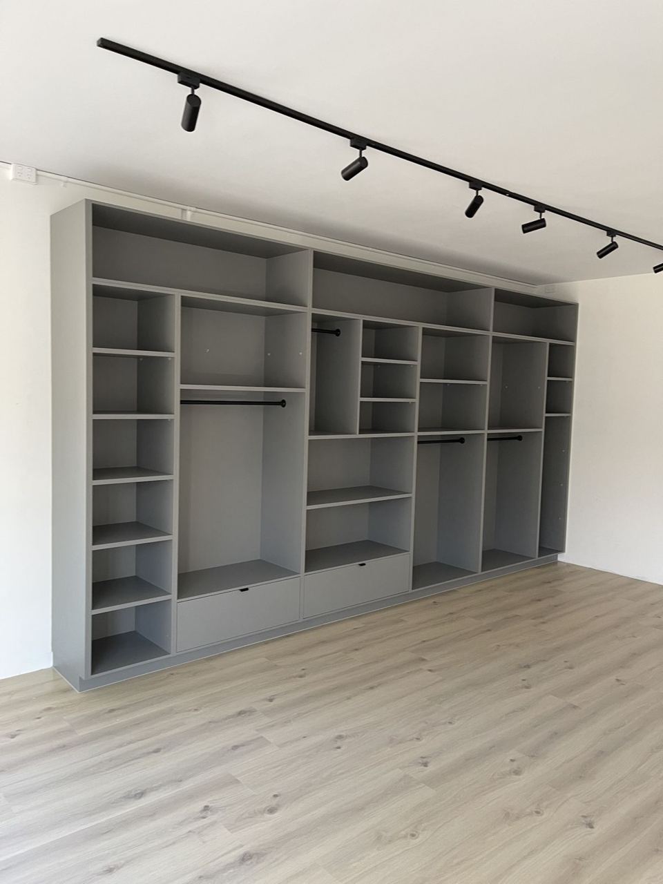 Full-height retail shelving wall